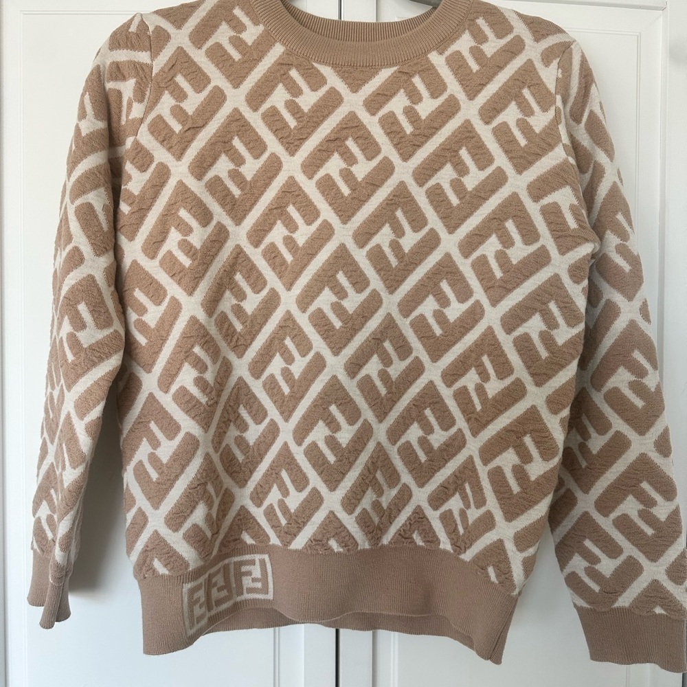 Never worn- Fendi Beige and White Crewneck Sweater